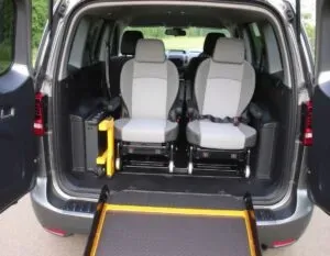 Handicap : peut-on obtenir une aide financière pour l’achat d’une voiture adaptée ?