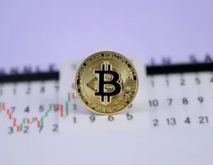Résistance Bitcoin à 110 000 $ face à un retest, malgré une dynamique haussière.
