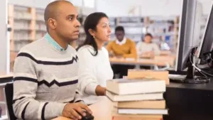 You can take over 1,700 free university courses online now

Vous pouvez suivre plus de 1 700 cours universitaires gratuits en ligne dès maintenant.