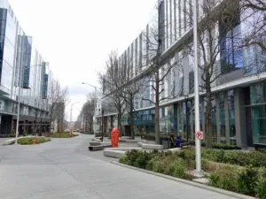 Meta licencie 10 000 employés supplémentaires, quatre mois après que la société mère de Facebook ait réduit 11 000 postes.