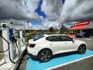 Evie Networks dévoile le processus en coulisses pour les nouveaux sites de recharge et les 3 prochaines localisations.