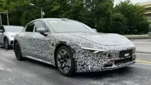 Xiaomi SU7 restylée : retouches esthétiques, batterie 5C et rumeurs d'architecture 900 V