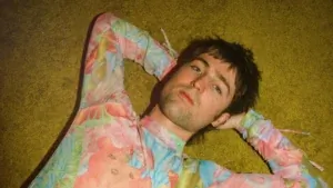 Will Joseph Cook's “MF BASSLINE”: L'hymne entraînant pour les moments difficiles