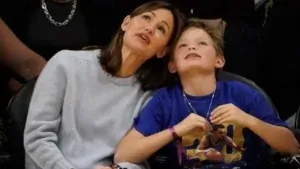 Jennifer Garner aperçue avec son fils Samuel, 11 ans.