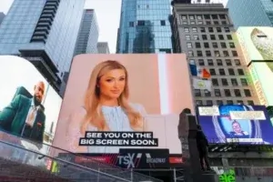 Paris Hilton encourage les femmes avec son mouvement #ThisIsWhoIAm : comment s'impliquer