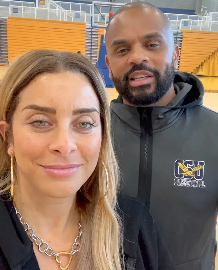 ‘RHOP’ Star Robyn Dixon’s Husband Juan Fired As Coppin Basketball Head Coach After ‘Catfish’ Sex Scandal 

L'entraîneur principal de basket de Coppin, Juan, mari de Robyn Dixon de ‘RHOP’, a été renvoyé après un scandale sexuel impliquant un faux profil.