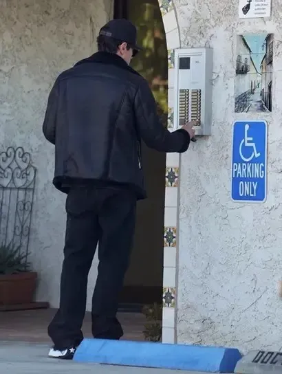 Raquel Leviss et Tom Sandoval se sont embrassés à la caméra dans la première scène ensemble après le scandale. De plus, Tom a été aperçu allant en thérapie et Lala s'en prend à Raquel et Tom tout en donnant des nouvelles d'Ariana Madix.