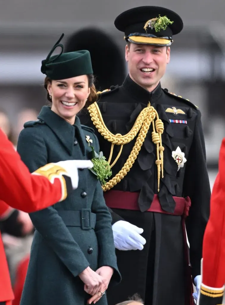 Kate Middleton rayonne alors qu'elle assiste à sa première parade de la Saint-Patrick en tant que colonel du Régiment irlandais.