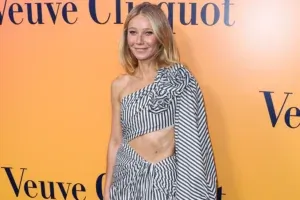 Gwyneth Paltrow Qualifiée de « Mère de Toutes les Mamans Amandes » Après Avoir Partagé sa Routine Bien-Être
