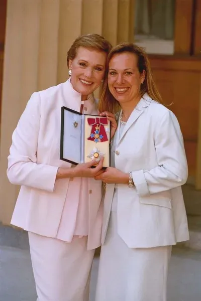 La Famille Reconstituée de Julie Andrews : Son Plus Beau Succès ! Rencontrez les Enfants et les Beau-Enfants de l'Actrice.