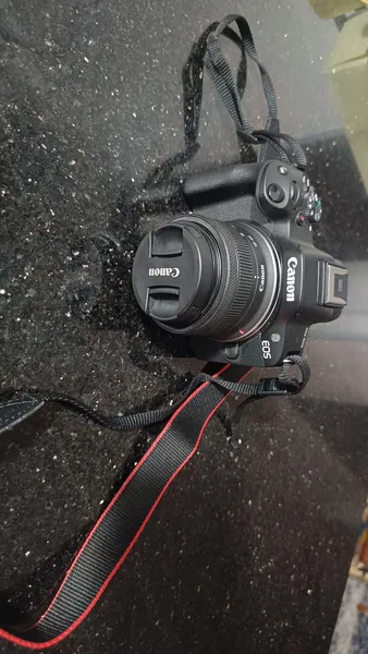 Canon EOS R50 + RF-S 18-45mm Lens | Excellent Condition | Box & Receip