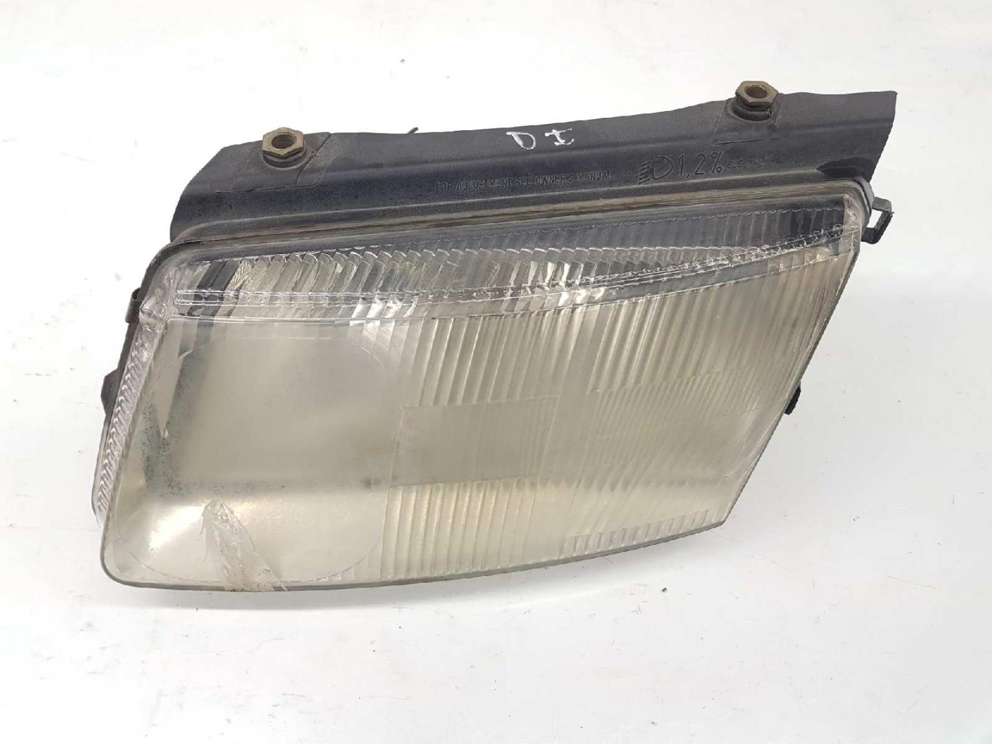 FAROL ESQUERDO VOLKSWAGEN PASSAT BERLINA 3B2