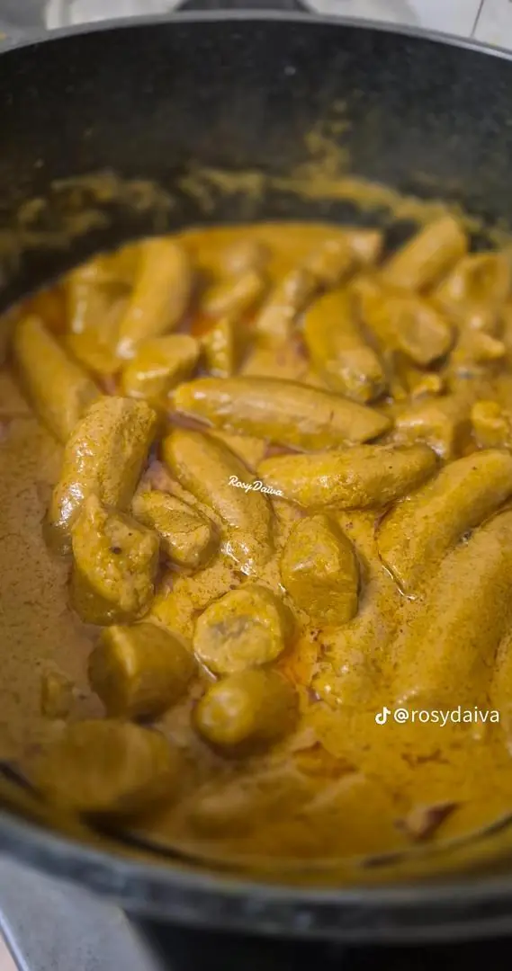 Banane Plantain Malaxée aux Arachides & Poisson Fumé