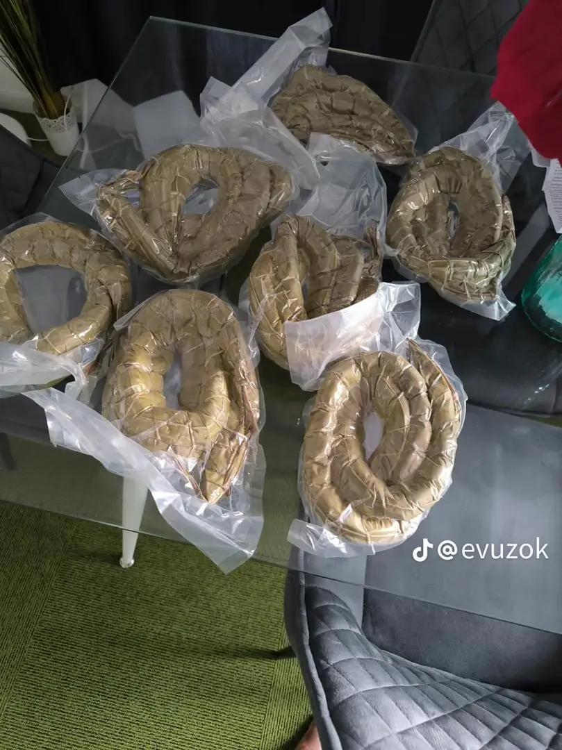 Bâtons de Manioc Traditionnels (Bobolo / Miondo)