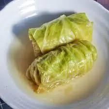 Choux Farcis au Bœuf Haché et Sauce Tomate