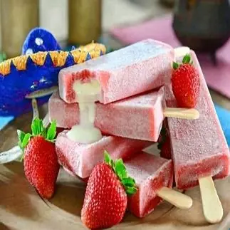 Artisanal Strawberry Ice Pop (Paillette)