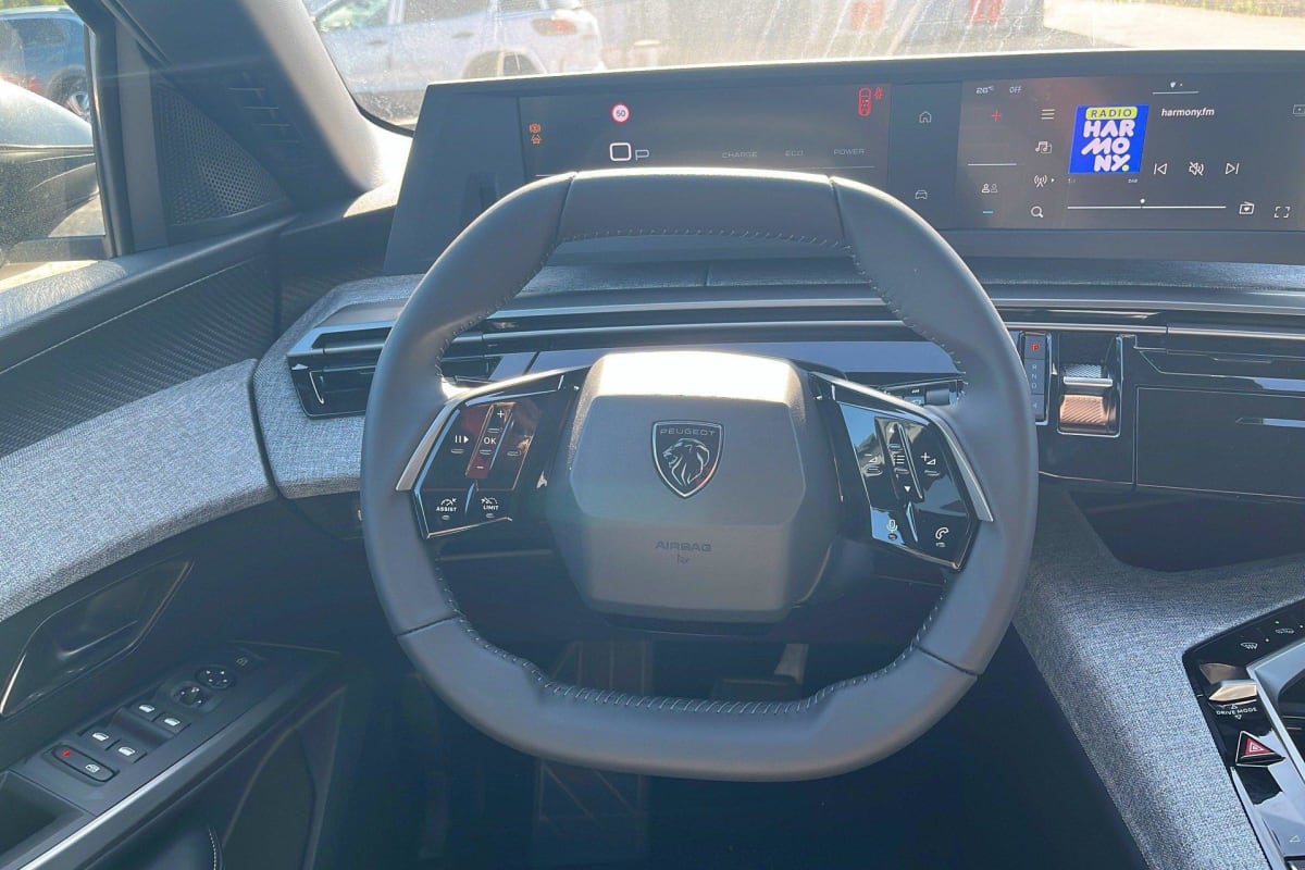 PEUGEOT 3008 Hybrid 145 e-DCS6 Allure + Sièges chauffants