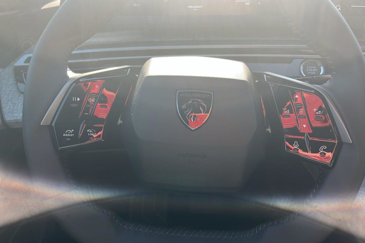 PEUGEOT 3008 Hybrid 145 e-DCS6 Allure + Sièges chauffants