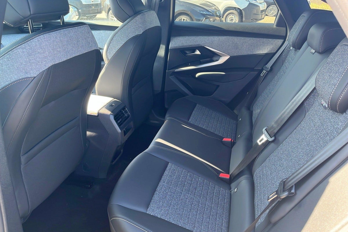 PEUGEOT 3008 Hybrid 145 e-DCS6 Allure + Sièges chauffants