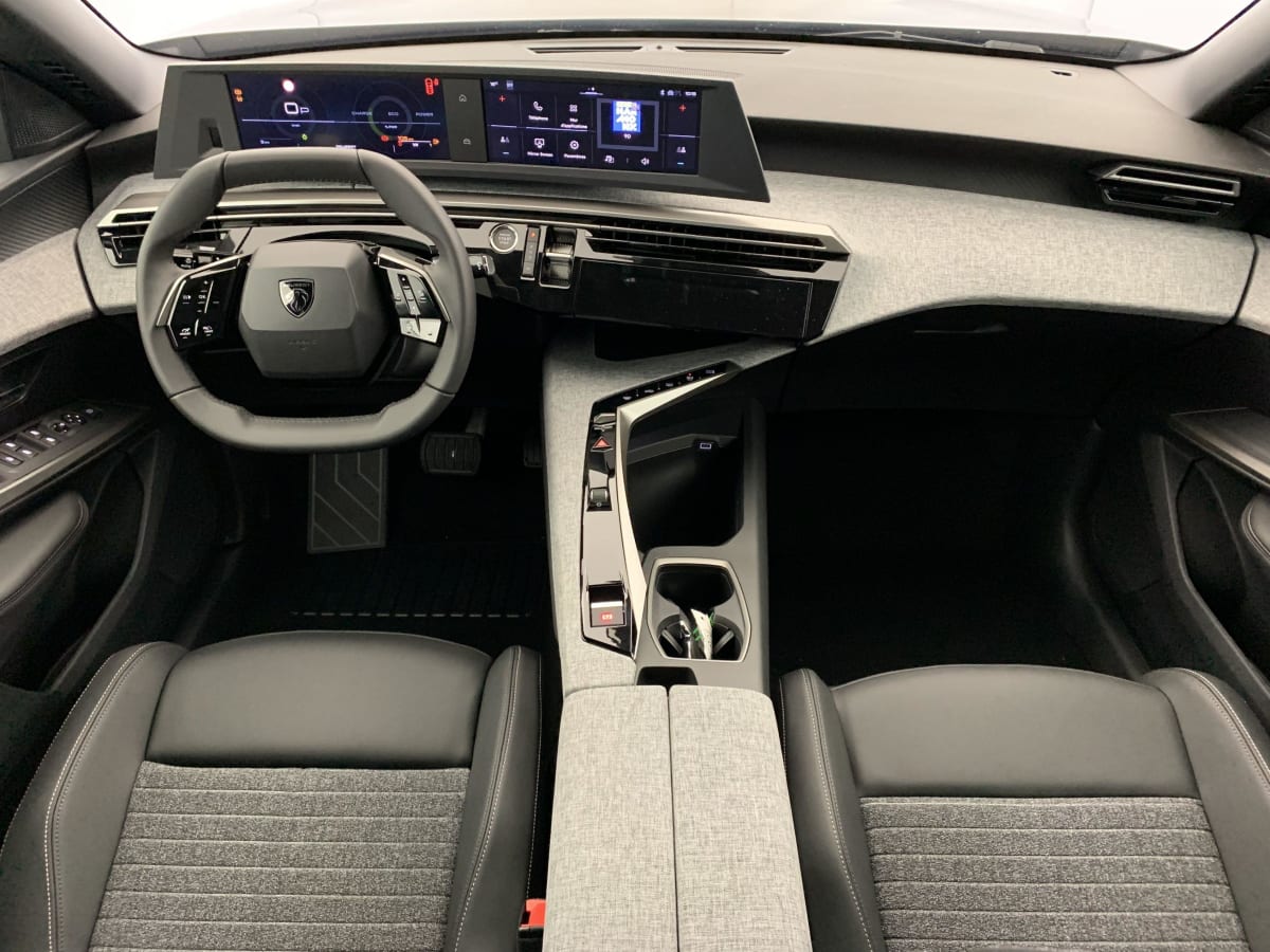 PEUGEOT 3008 Hybrid 145 e-DCS6 Allure
