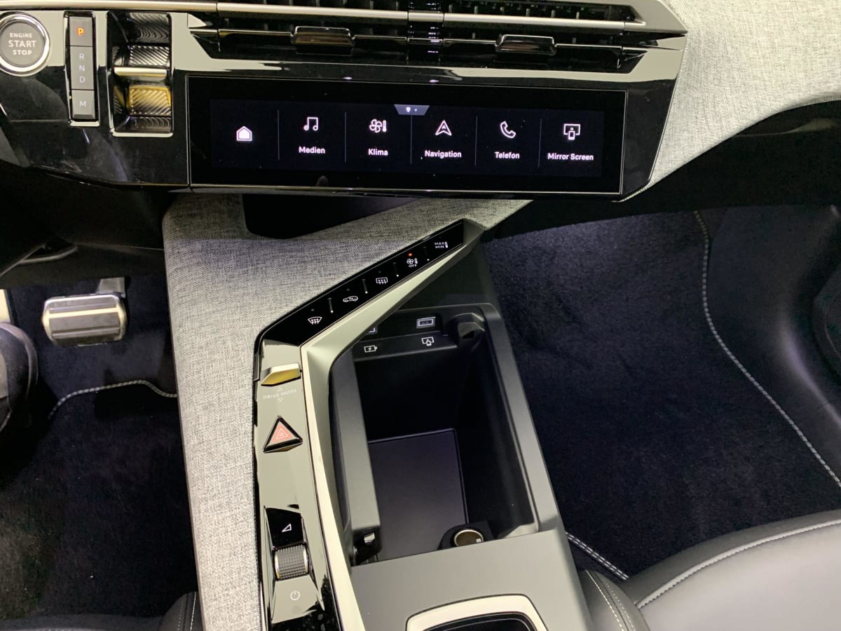 PEUGEOT 3008 Hybrid 145 e-DCS6 GT