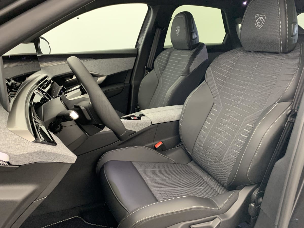 PEUGEOT 3008 Hybrid 145 e-DCS6 GT