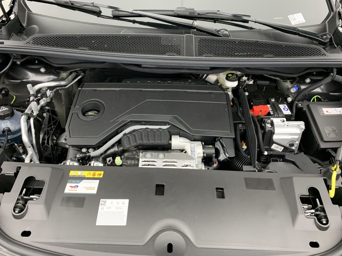 PEUGEOT 3008 Hybrid 145 e-DCS6 GT