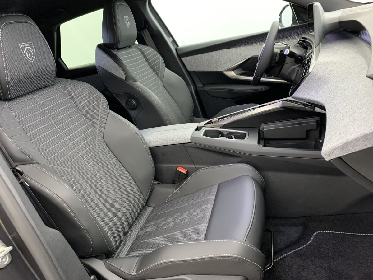 PEUGEOT 3008 Hybrid 145 e-DCS6 GT