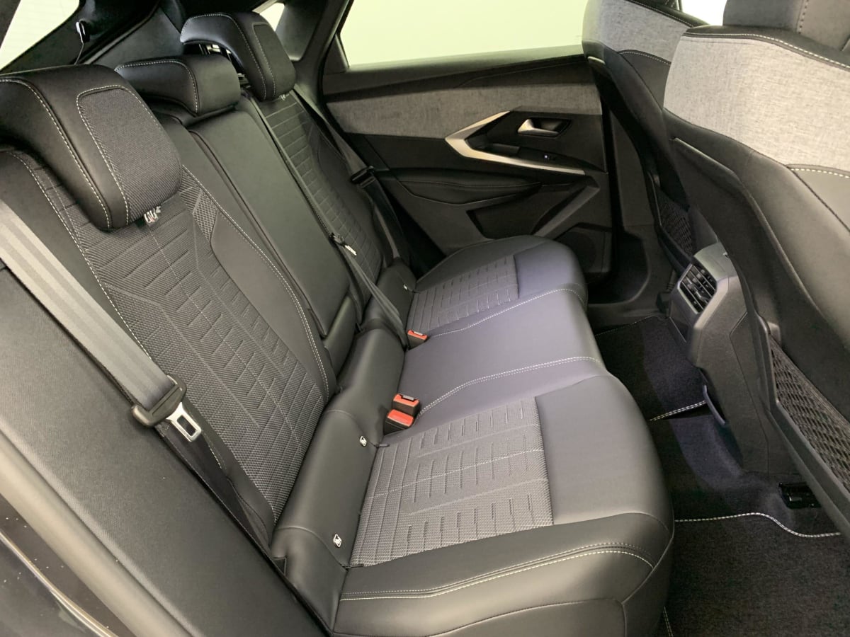 PEUGEOT 3008 Hybrid 145 e-DCS6 GT