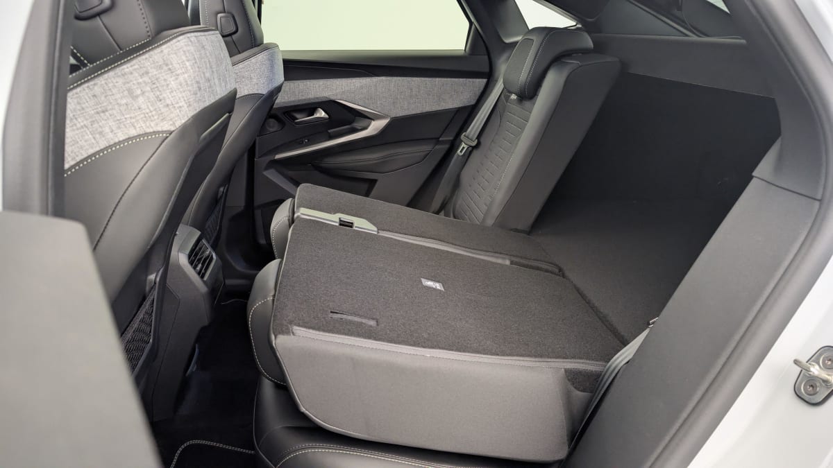 PEUGEOT 3008 Hybrid 145 e-DCS6 GT + Pack Hi-Fi Focal Système + Pack Toit Ouvrant