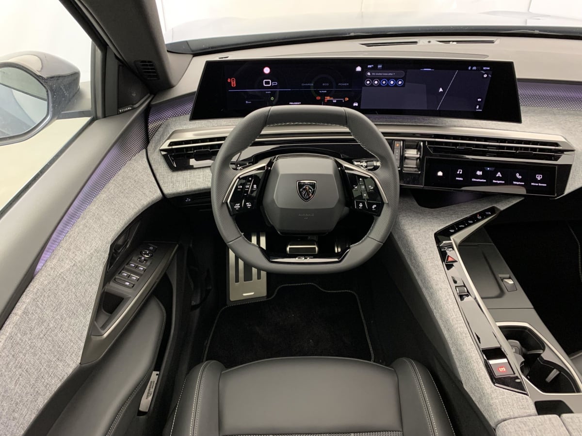 PEUGEOT 3008 Hybrid 145 e-DCS6 GT + Pack Toit ouvrant