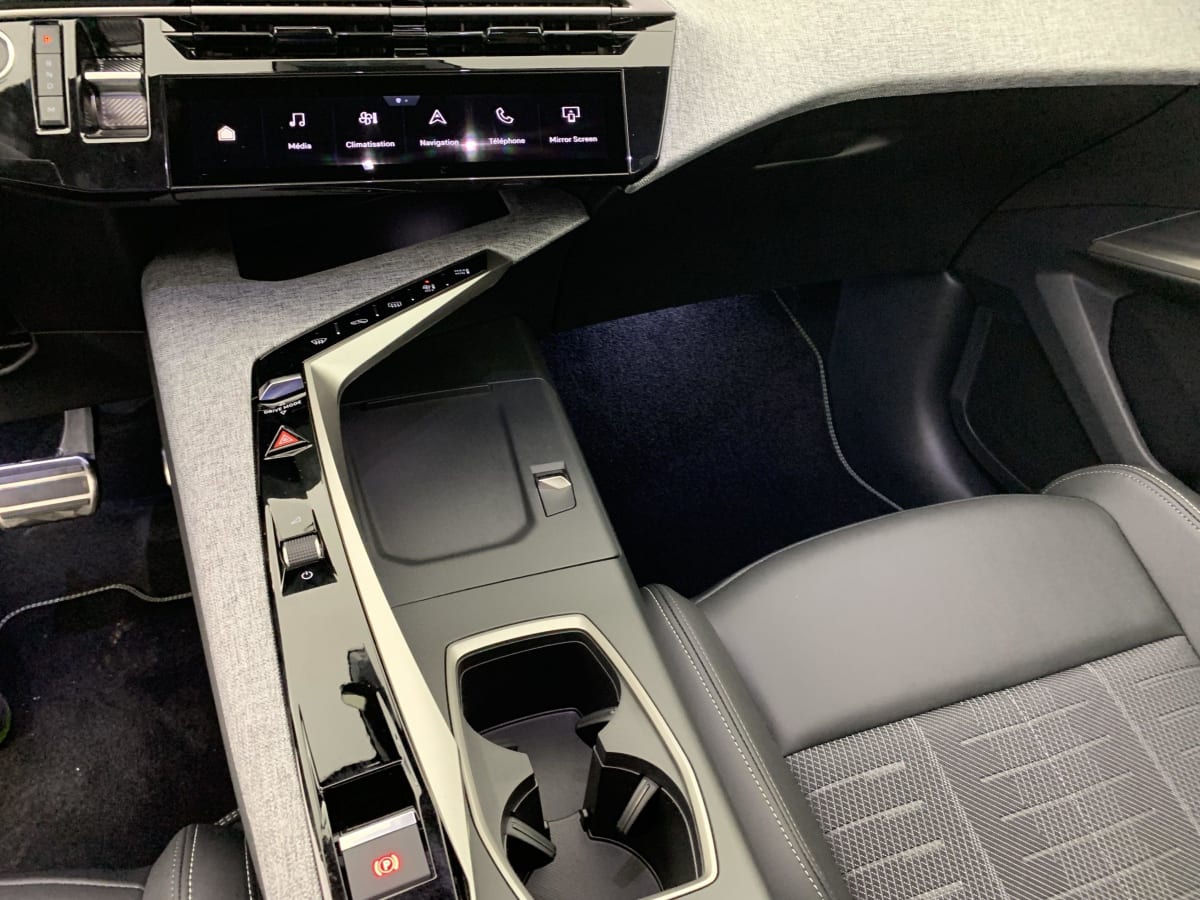 PEUGEOT 3008 Hybrid 145 e-DCS6 GT + Pack Toit ouvrant