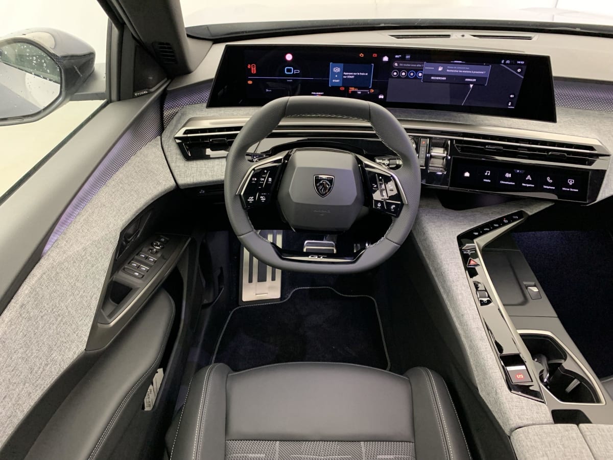 PEUGEOT 3008 Hybrid 145 e-DCS6 GT