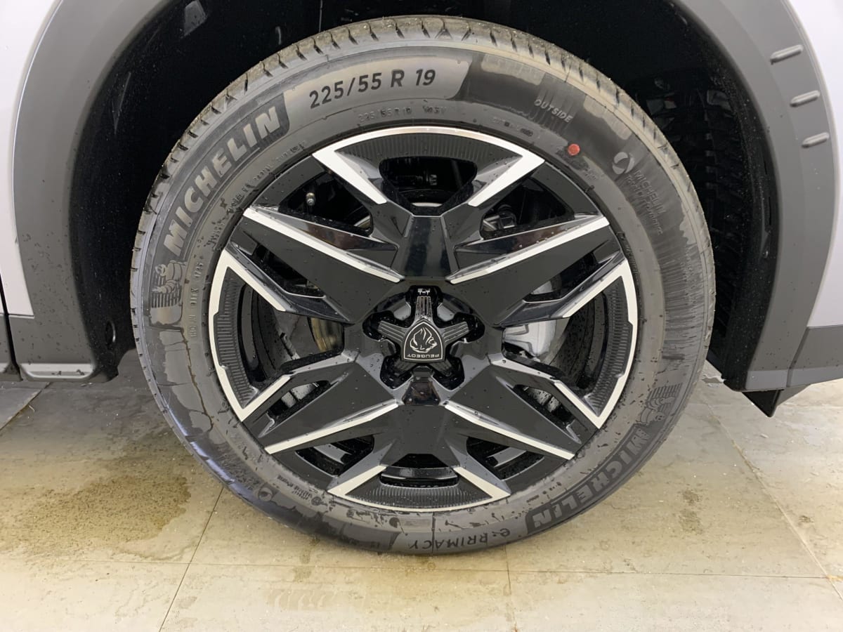 PEUGEOT 3008 Hybrid 145 e-DCS6 GT