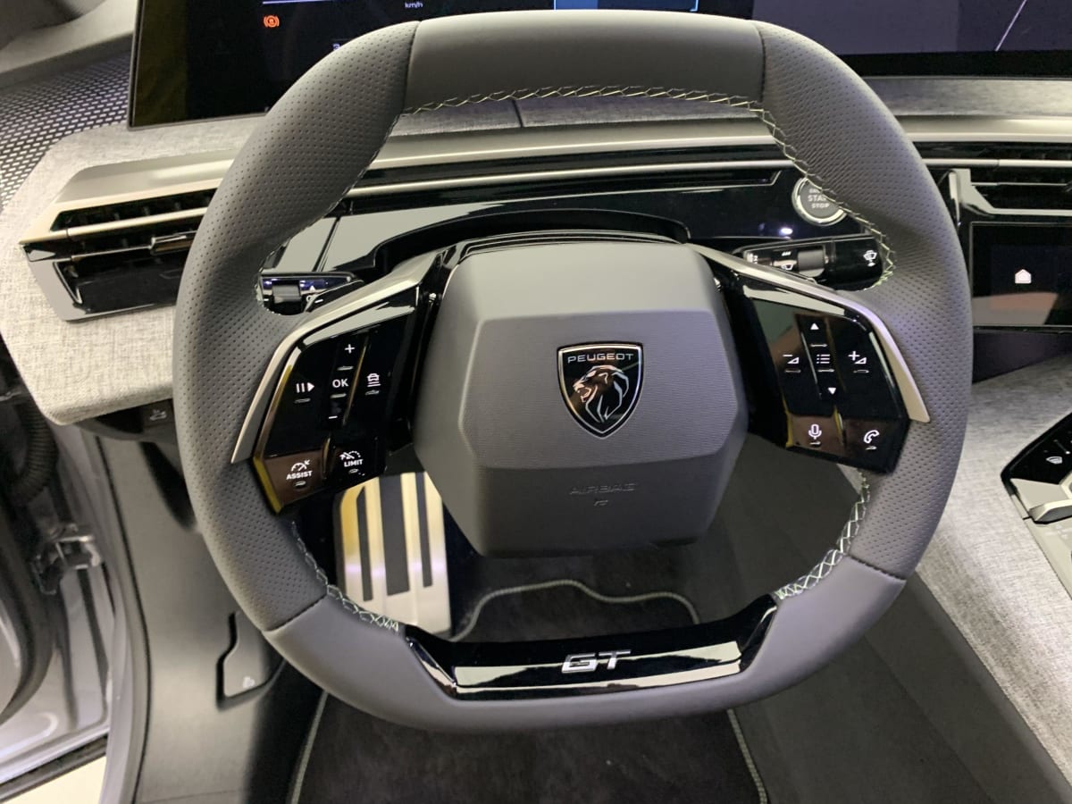 PEUGEOT 3008 Hybrid 145 e-DCS6 GT