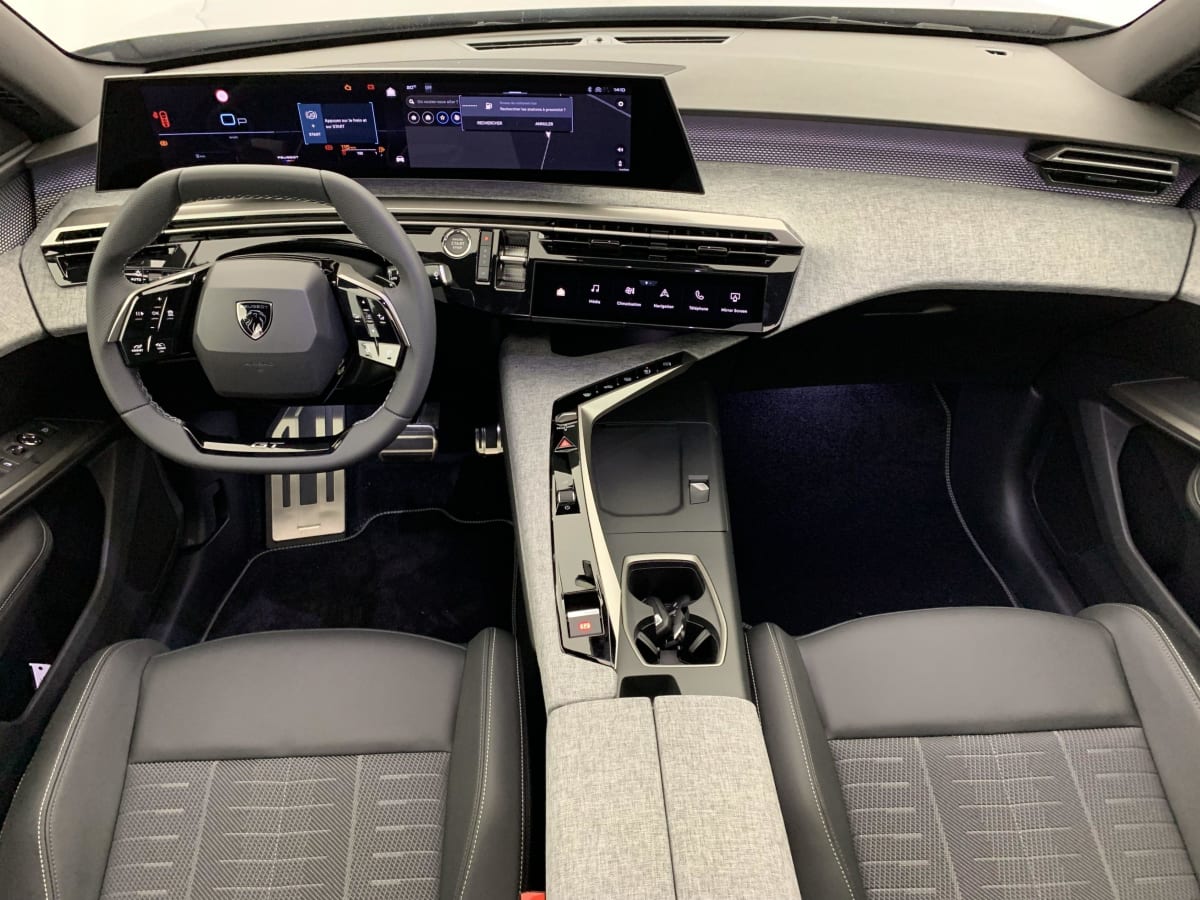 PEUGEOT 3008 Hybrid 145 e-DCS6 GT