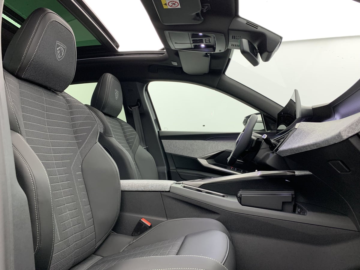 PEUGEOT 3008 Hybrid 145 e-DCS6 GT + Pack Hi-Fi Focal Système + Pack Toit Ouvrant