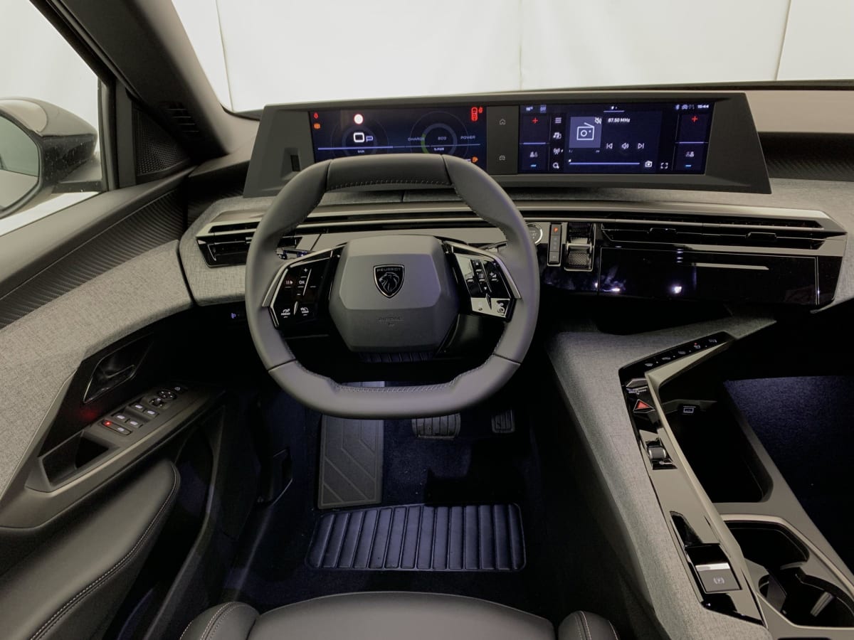 PEUGEOT 5008 Hybrid 145 e-DCS6 Allure