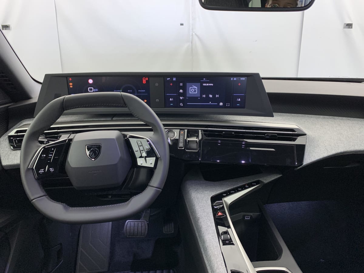 PEUGEOT 5008 Hybrid 145 e-DCS6 Allure