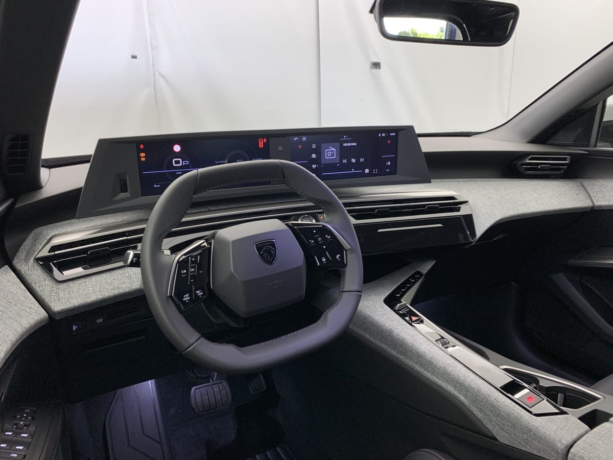 PEUGEOT 5008 Hybrid 145 e-DCS6 Allure