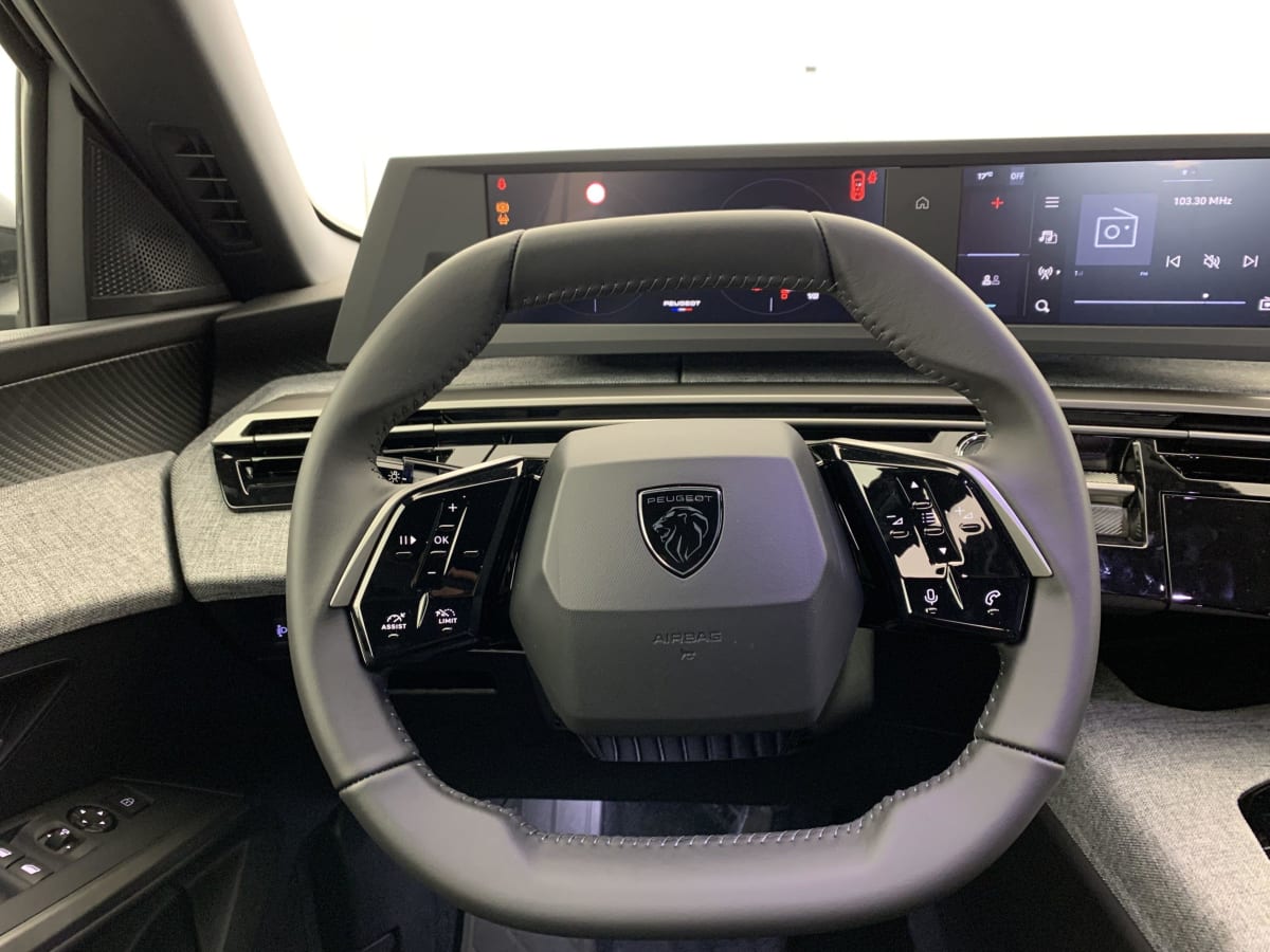 PEUGEOT 5008 Hybrid 145 e-DCS6 Allure