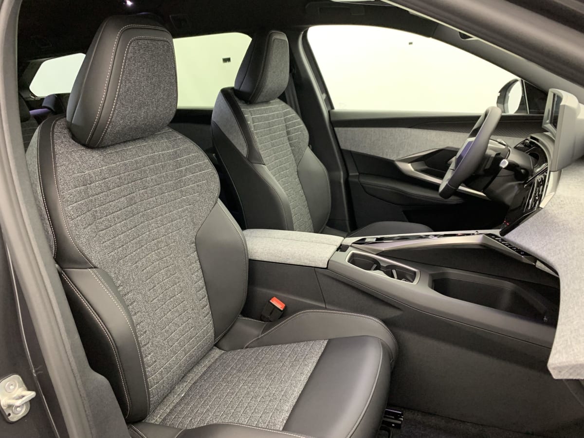 PEUGEOT 5008 Hybrid 145 e-DCS6 Allure