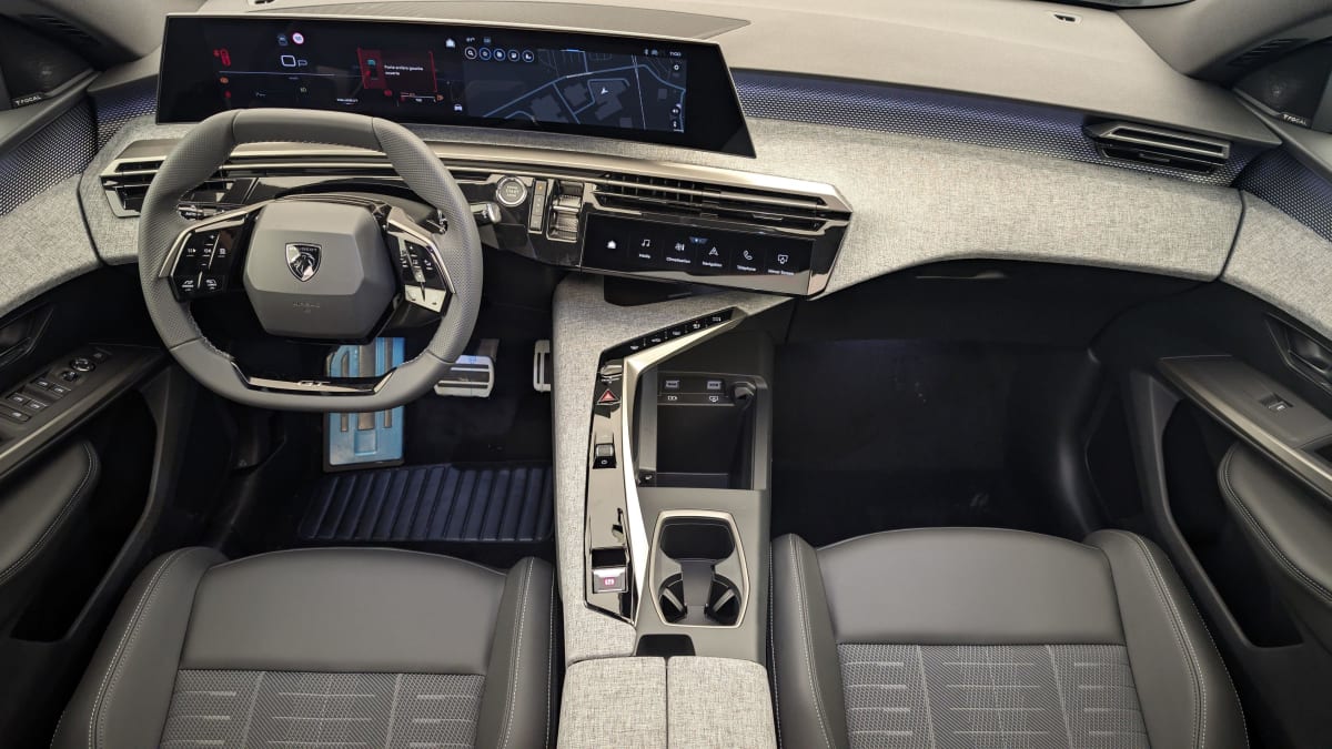 PEUGEOT 3008 Hybrid 145 e-DCS6 GT