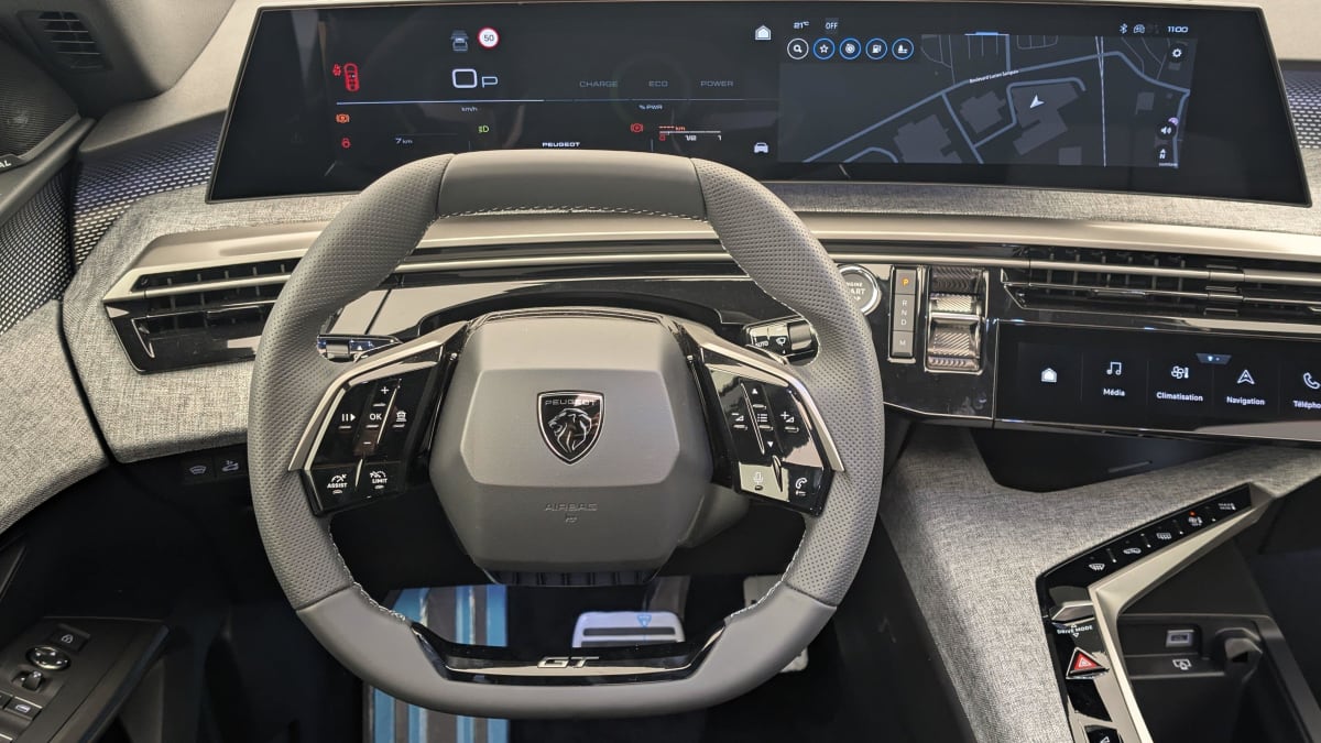 PEUGEOT 3008 Hybrid 145 e-DCS6 GT