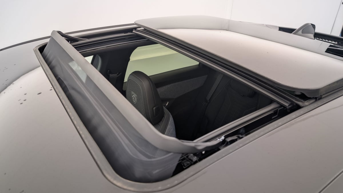 PEUGEOT 3008 Hybrid 145 e-DCS6 GT