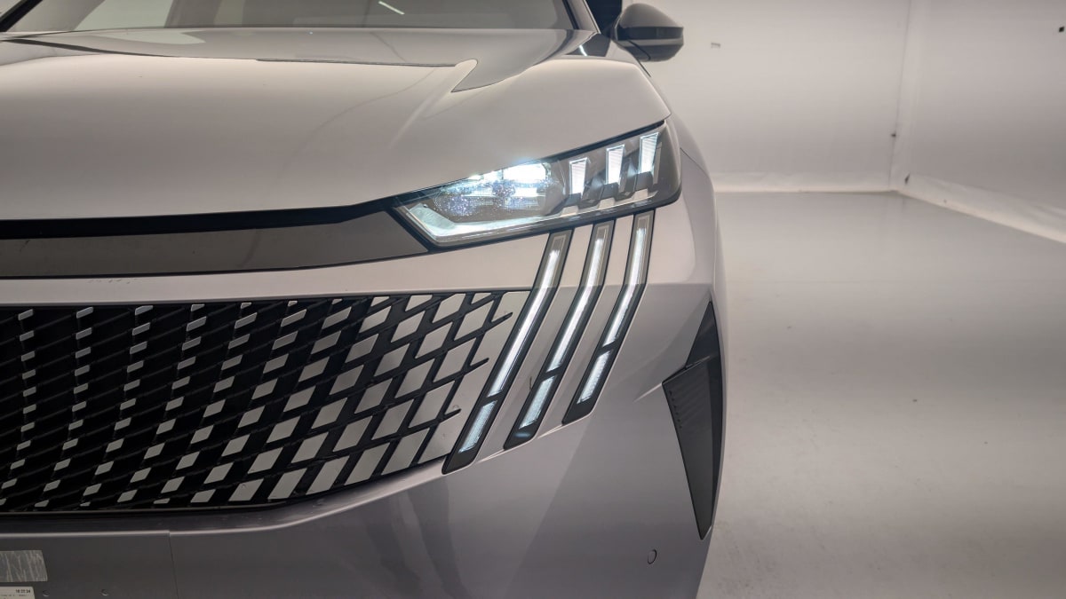 PEUGEOT 3008 Hybrid 145 e-DCS6 GT