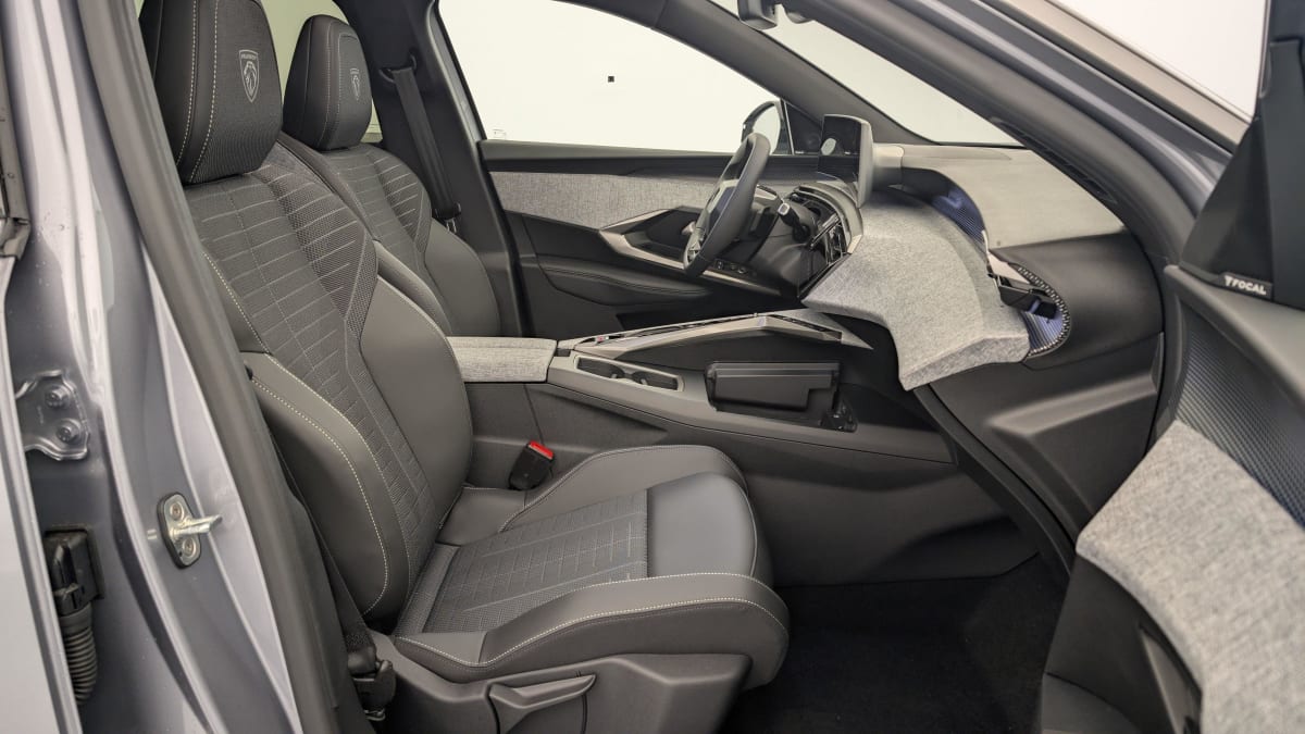 PEUGEOT 3008 Hybrid 145 e-DCS6 GT
