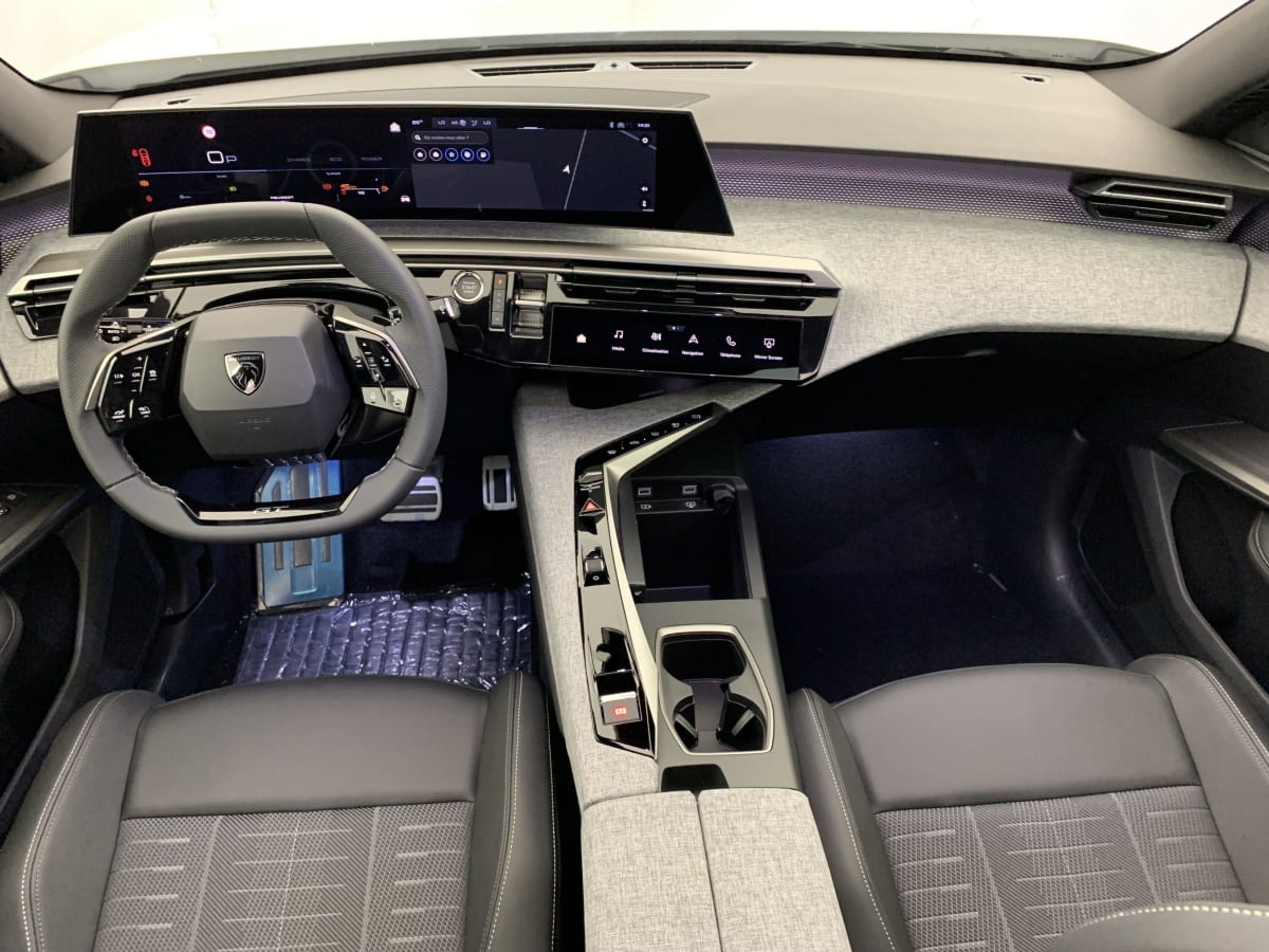 PEUGEOT 3008 Hybrid 145 e-DCS6 GT