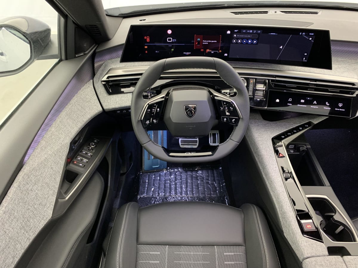 PEUGEOT 3008 Hybrid 145 e-DCS6 GT