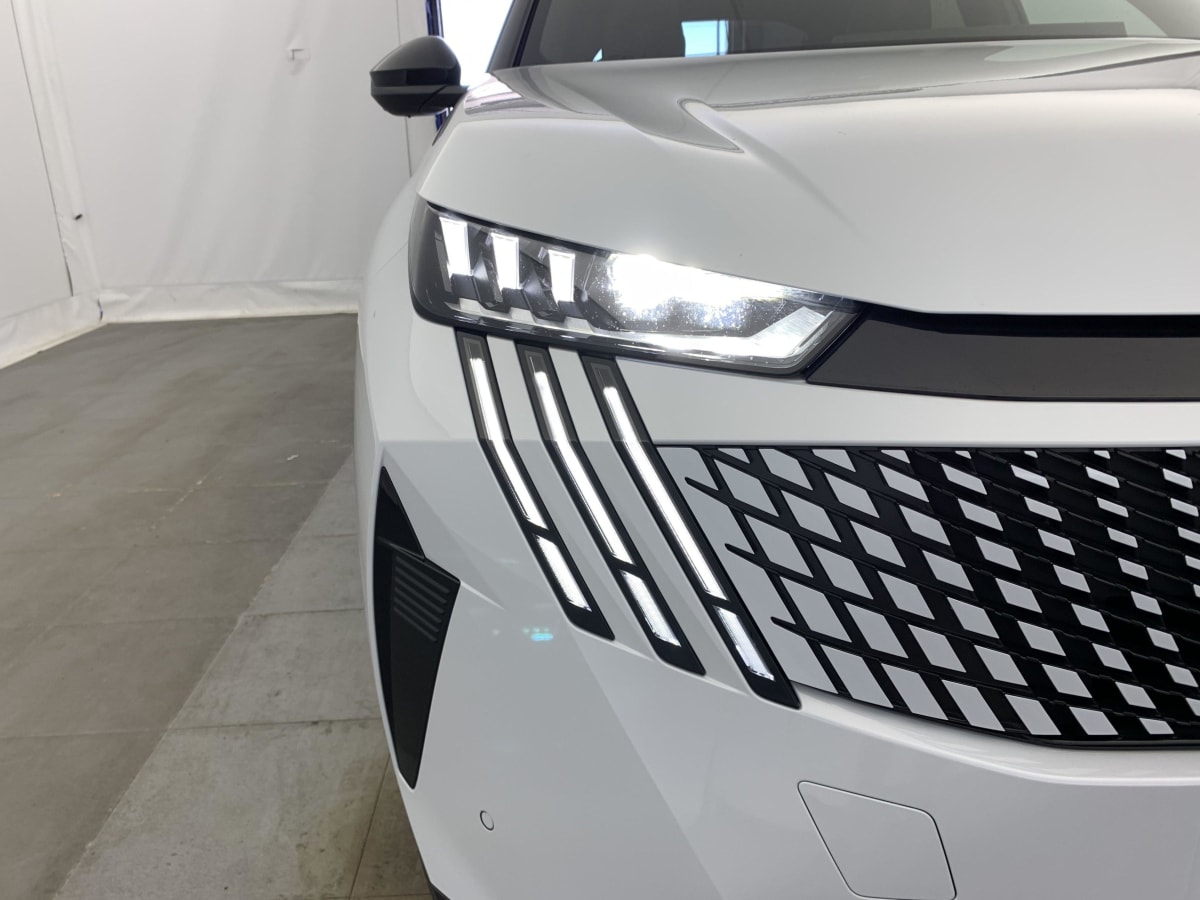 PEUGEOT 3008 Hybrid 145 e-DCS6 GT